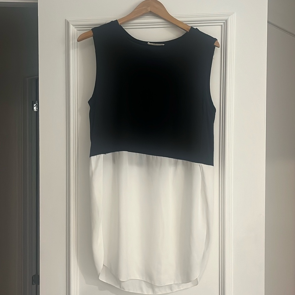 Hug - Women’s Sleeveless Tank in Black/White - Size Large